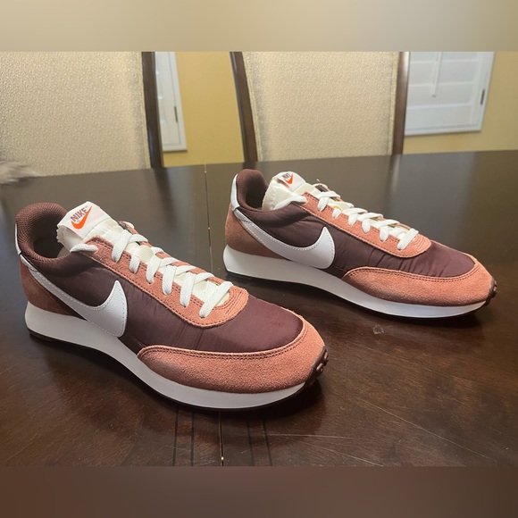 nike tailwind 79 burgundy